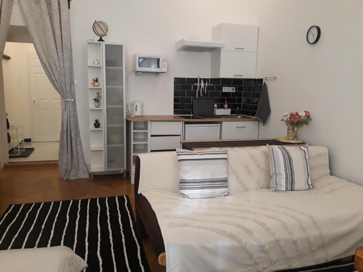 M&M Apartment Budapest House Eksteriør billede